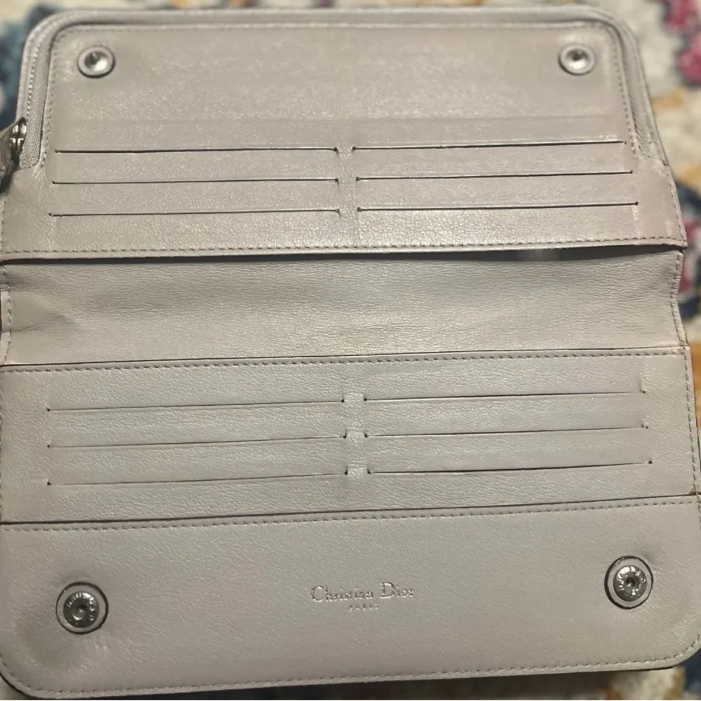 Dior Mauve Pebbled Leather Zip Wallet with Silver Charm